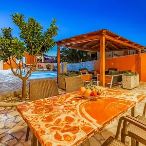  Apartament Larst Chorwacja
